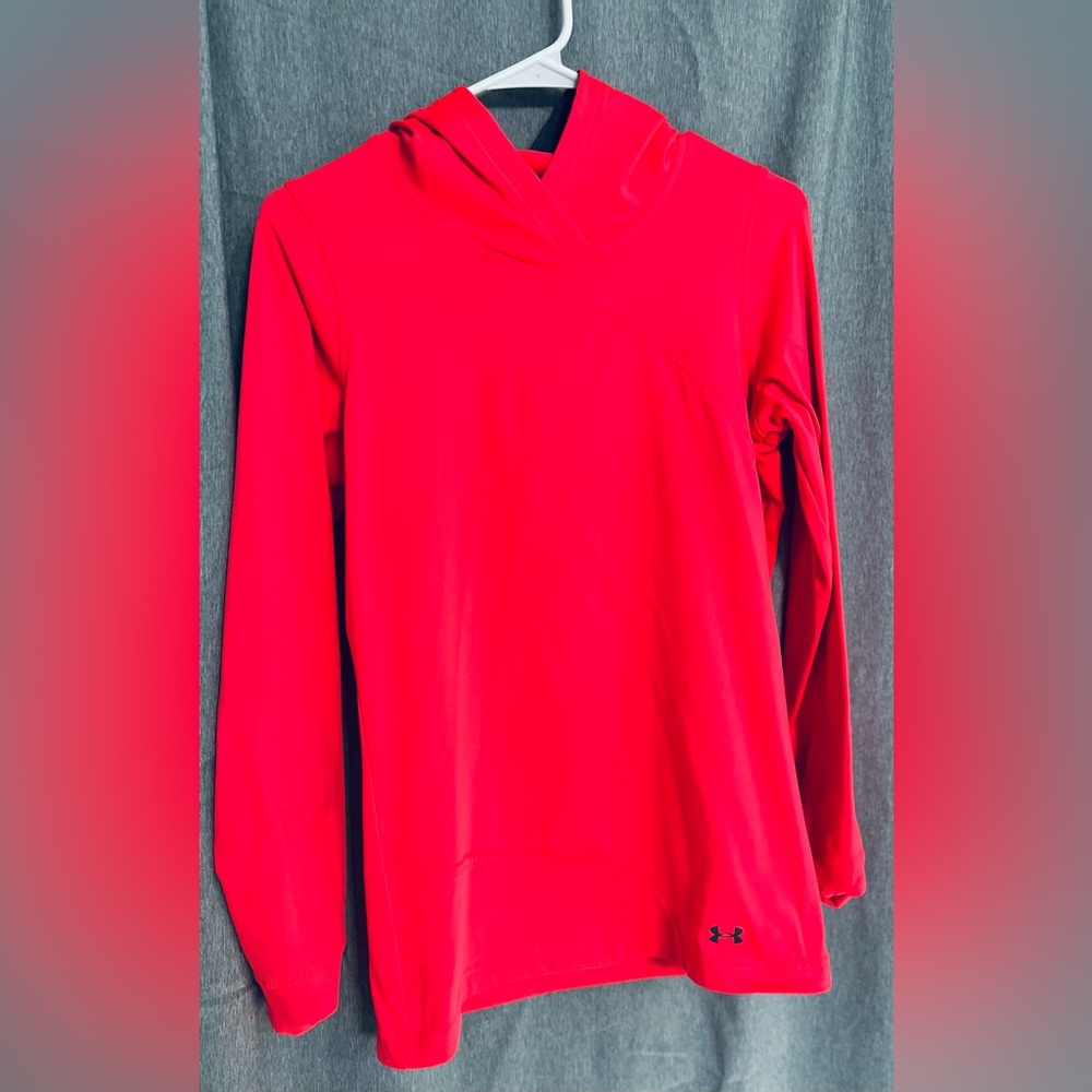 Women’s Under Armor stretchy long sleeve top